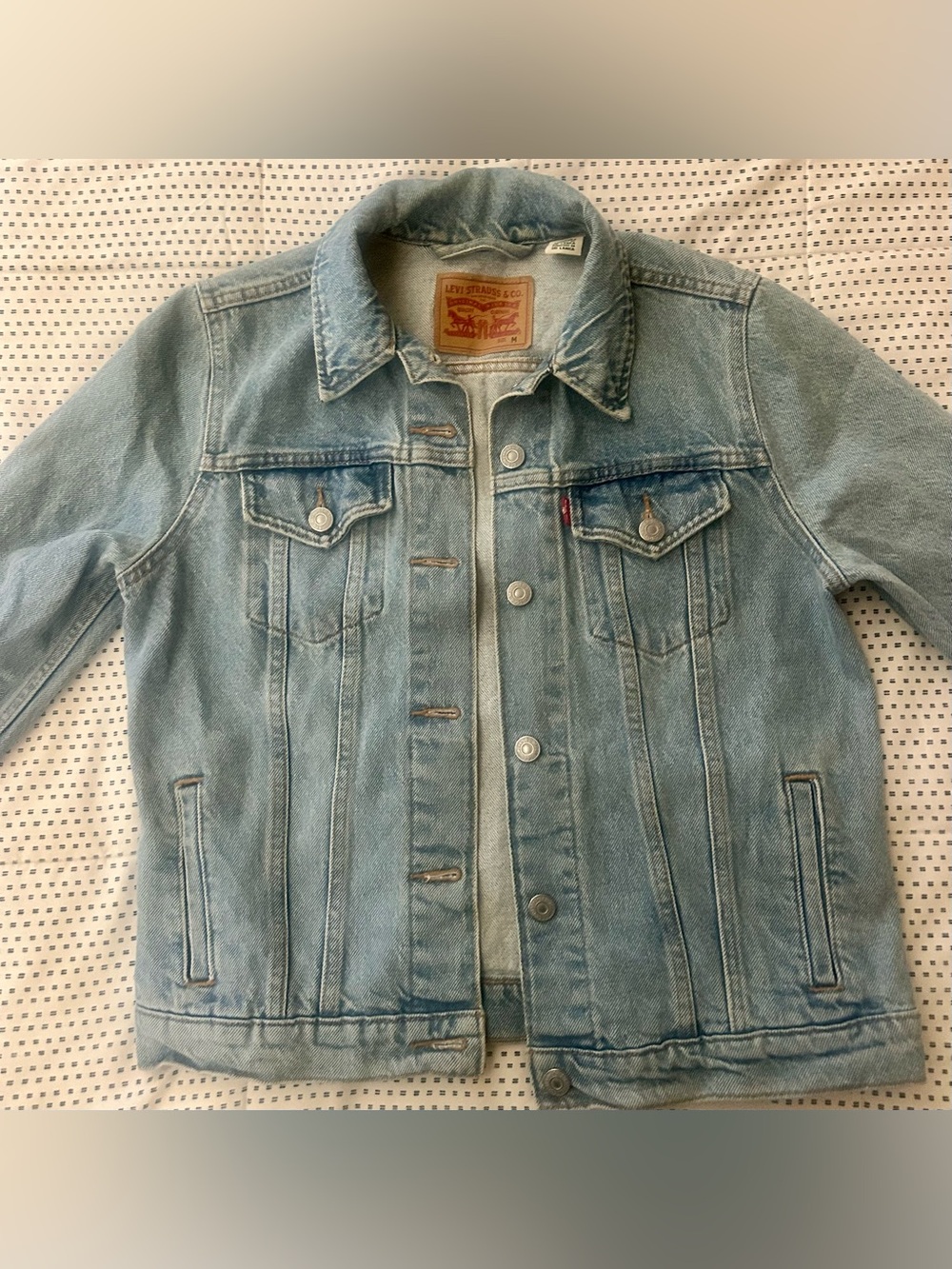Levi's Light Wash Blue Denim Jacket - Classic Trucker Style